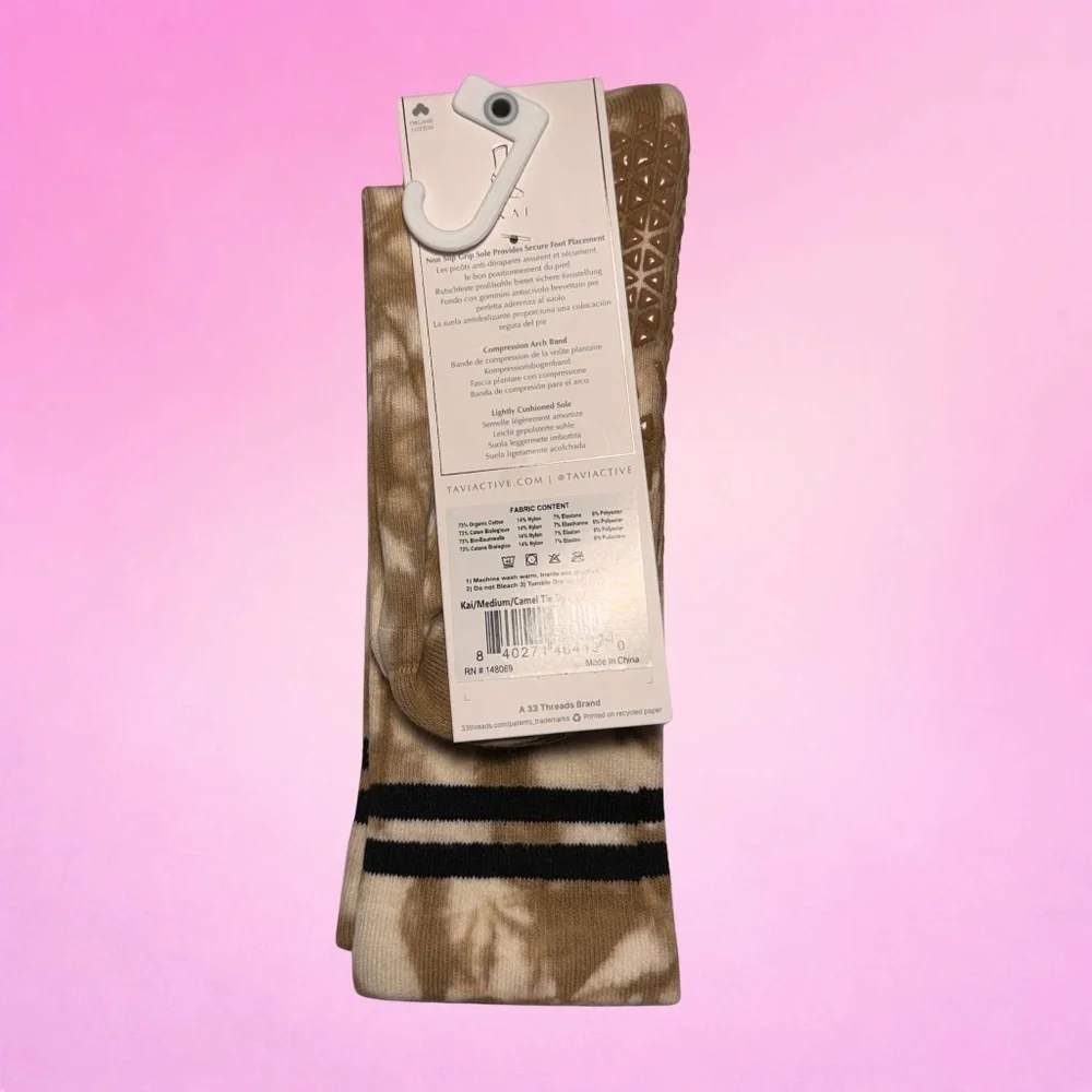 Grip Socks TAVI Pilates Barre Crew Socks 🩰 🤍 ✨ 🌸
